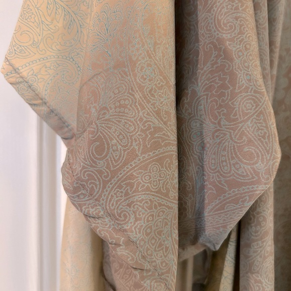 Beautiful green and blue patterned cover! - Picture 5 of 9